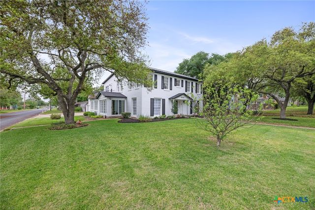 1001 N Adams Street, Beeville, TX 78102