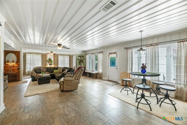 1001 N Adams Street, Beeville, TX 78102