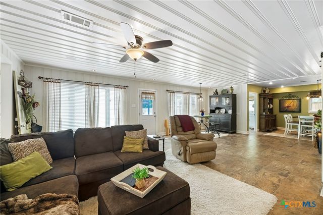 1001 N Adams Street, Beeville, TX 78102