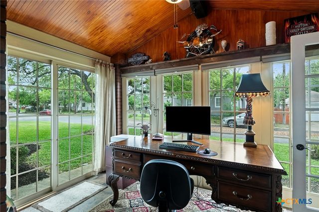 1001 N Adams Street, Beeville, TX 78102