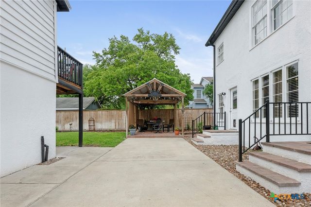 1001 N Adams Street, Beeville, TX 78102