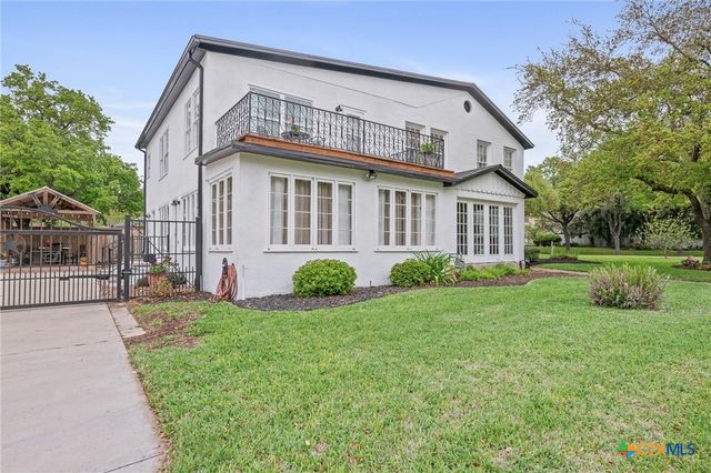 1001 N Adams Street, Beeville, TX 78102