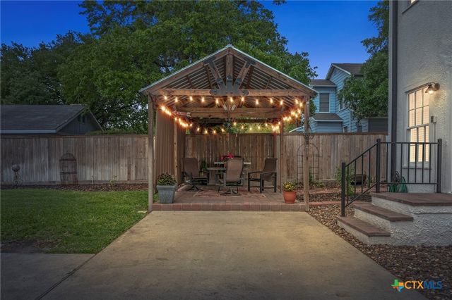 1001 N Adams Street, Beeville, TX 78102