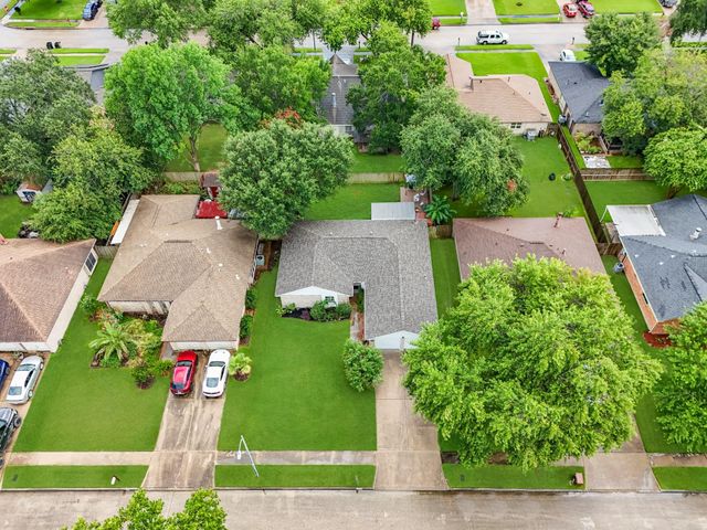 422 Capehill Drive, Houston, TX 77598