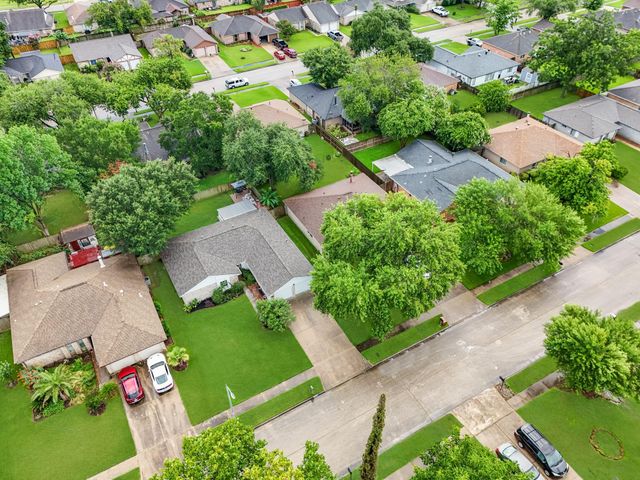 422 Capehill Drive, Houston, TX 77598