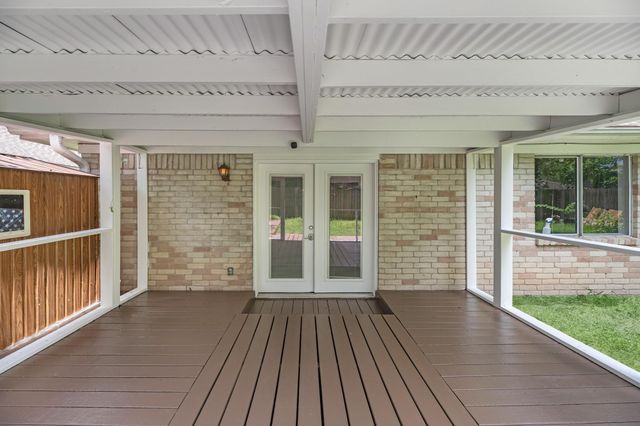 422 Capehill Drive, Houston, TX 77598