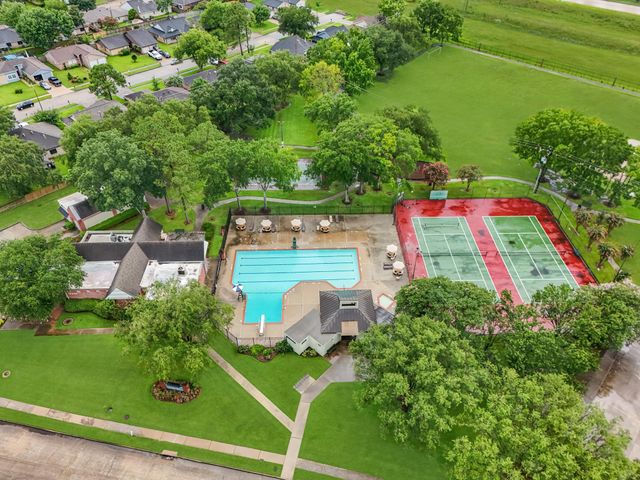422 Capehill Drive, Houston, TX 77598