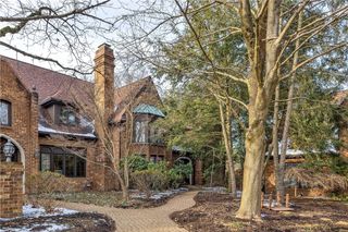106 Bristol Sq, O'hara, PA 15238