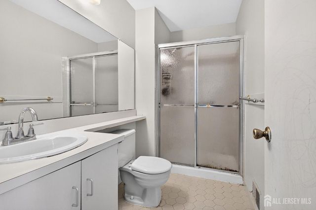 32 Crabapple Lane, Franklin Twsp, NJ 08823