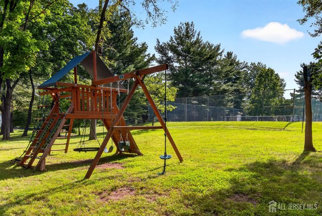 32 Crabapple Lane, Franklin Twsp, NJ 08823