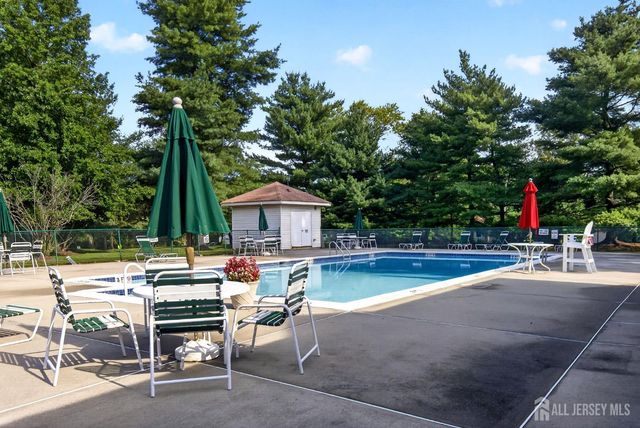 32 Crabapple Lane, Franklin Twsp, NJ 08823