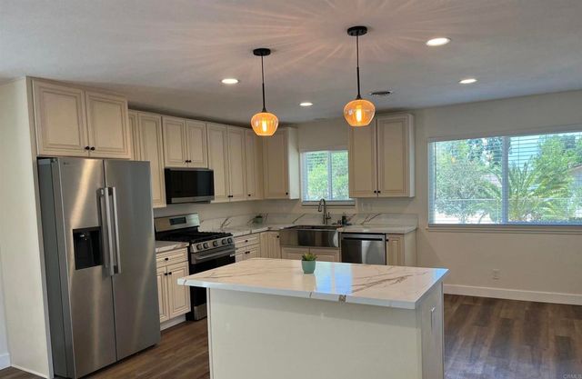 329 E South Avenue, Redlands, CA 92373