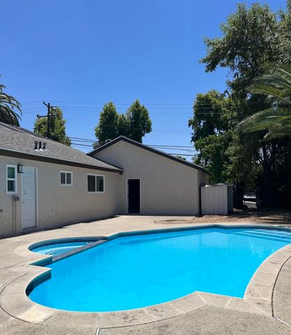 329 E South Avenue, Redlands, CA 92373