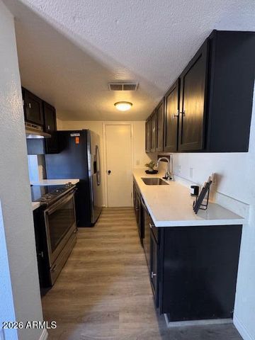 3221 W ROYAL PALM Road W, Phoenix, AZ 85051