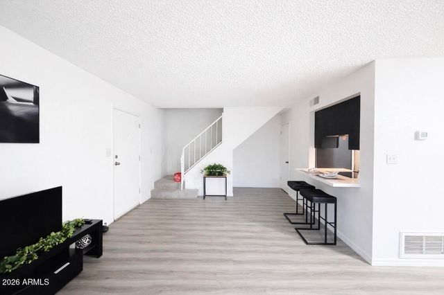 3221 W ROYAL PALM Road W, Phoenix, AZ 85051