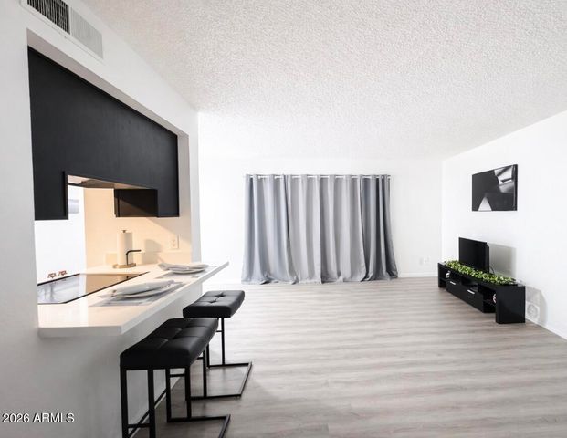 3221 W ROYAL PALM Road W, Phoenix, AZ 85051