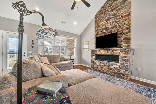 42 Island Green RD, Daleville, VA 24083