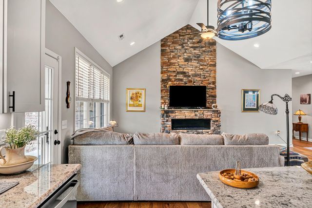 42 Island Green RD, Daleville, VA 24083