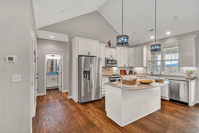 42 Island Green RD, Daleville, VA 24083