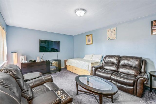 144-55 Melbourne Ave 2E, Flushing, NY 11367