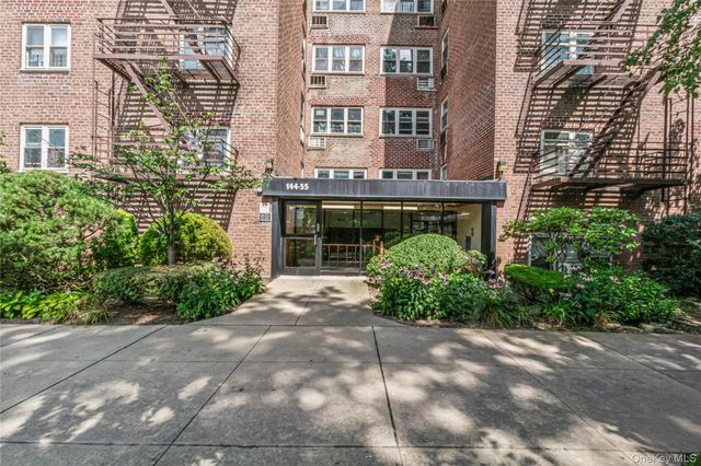 144-55 Melbourne Ave 2E, Flushing, NY 11367