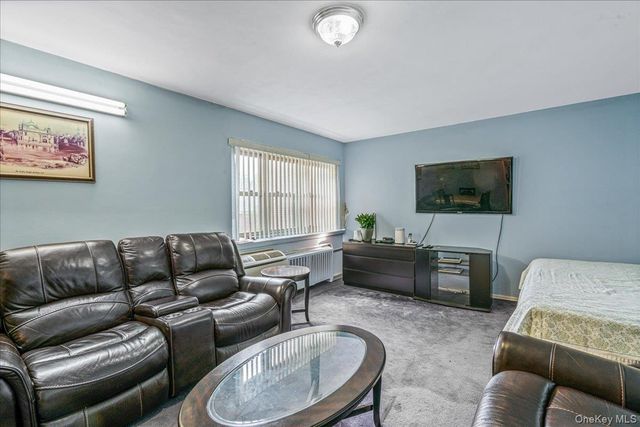 144-55 Melbourne Ave 2E, Flushing, NY 11367