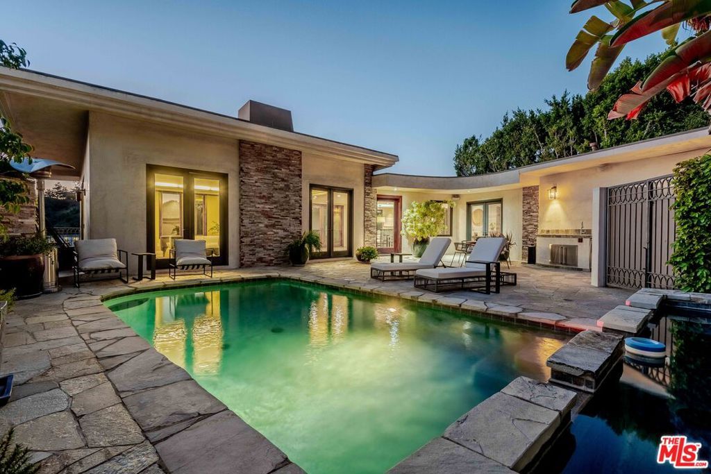 1667 Waynecrest Drive, Beverly Hills, CA 90210