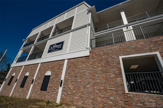 1100 New York Avenue 104, Huntington Station, NY 11746