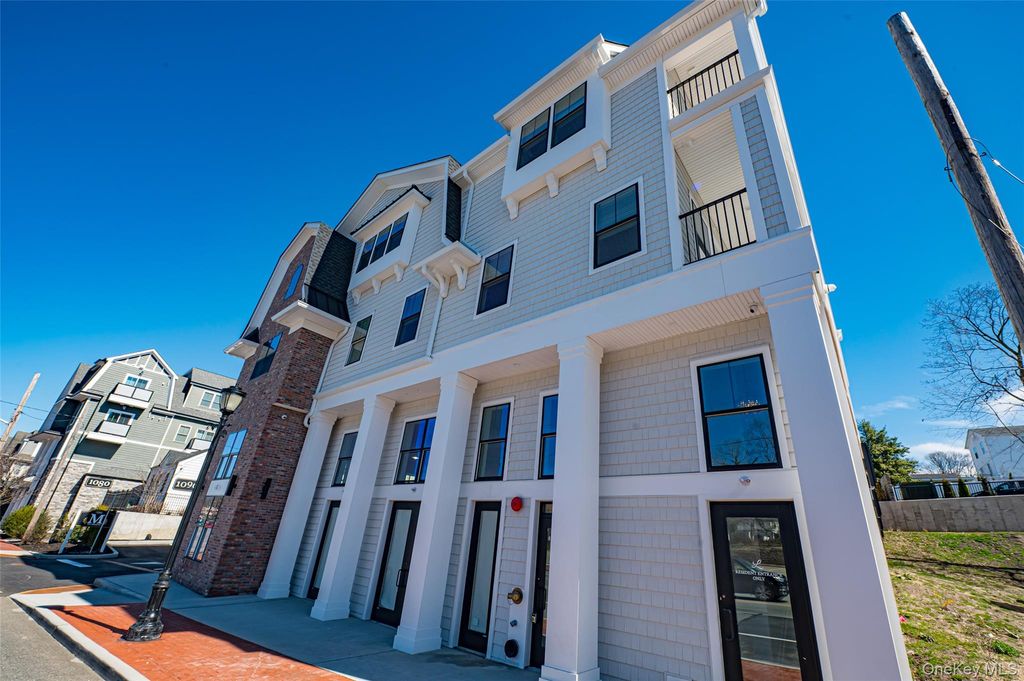 1100 New York Avenue 104, Huntington Station, NY 11746