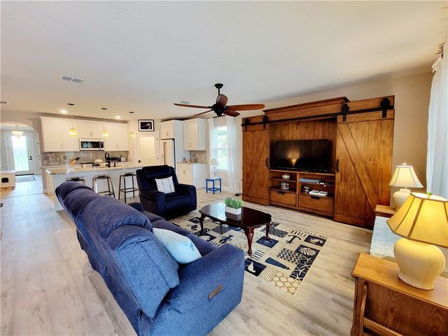 2142 Harwick Circle SW, Vero Beach, FL 32968