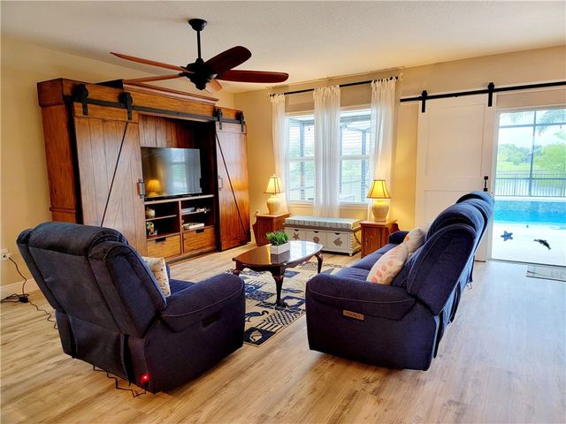 2142 Harwick Circle SW, Vero Beach, FL 32968