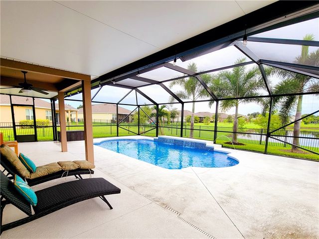 2142 Harwick Circle SW, Vero Beach, FL 32968