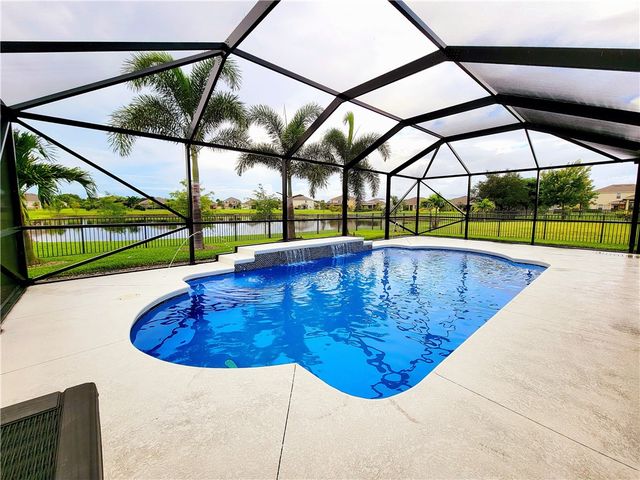 2142 Harwick Circle SW, Vero Beach, FL 32968