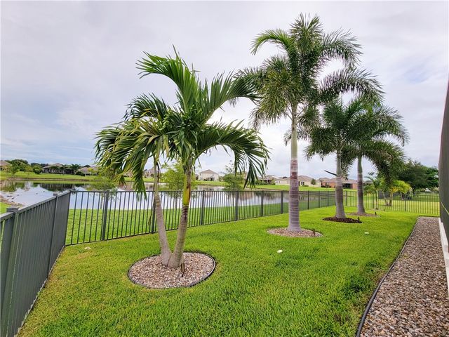 2142 Harwick Circle SW, Vero Beach, FL 32968