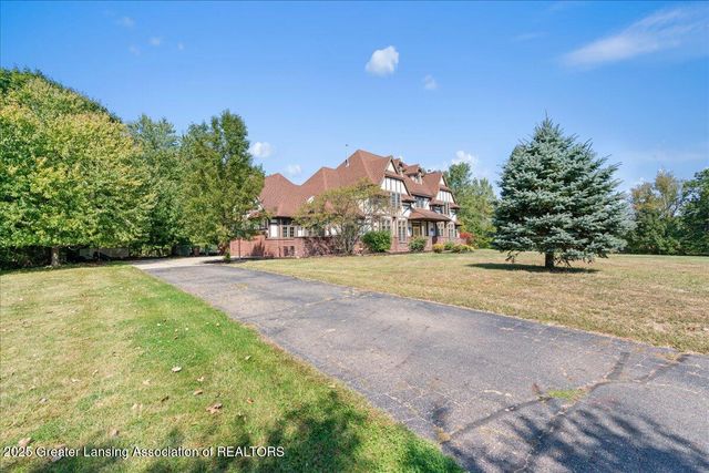 9760 Blue Heron Drive, Eaton Rapids, MI 48827