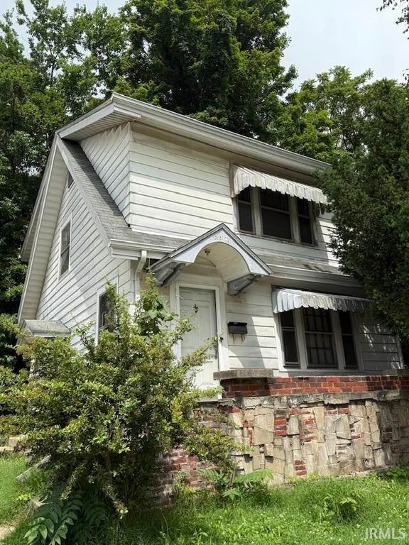 2017 M Street, Bedford, IN 47421