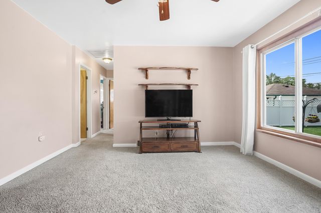 35046 Nancy Street, Westland, MI 48186