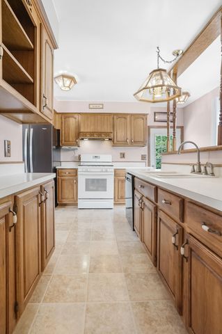 35046 Nancy Street, Westland, MI 48186