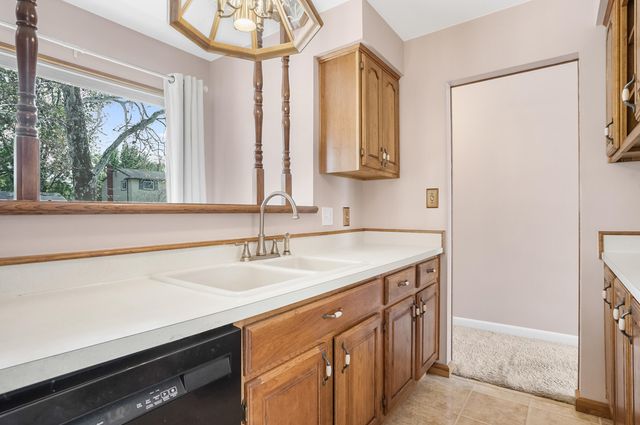 35046 Nancy Street, Westland, MI 48186