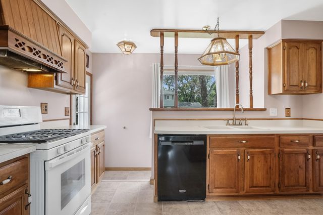 35046 Nancy Street, Westland, MI 48186