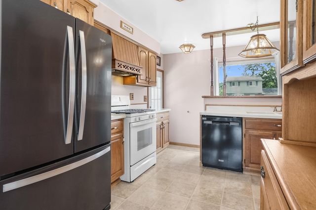 35046 Nancy Street, Westland, MI 48186