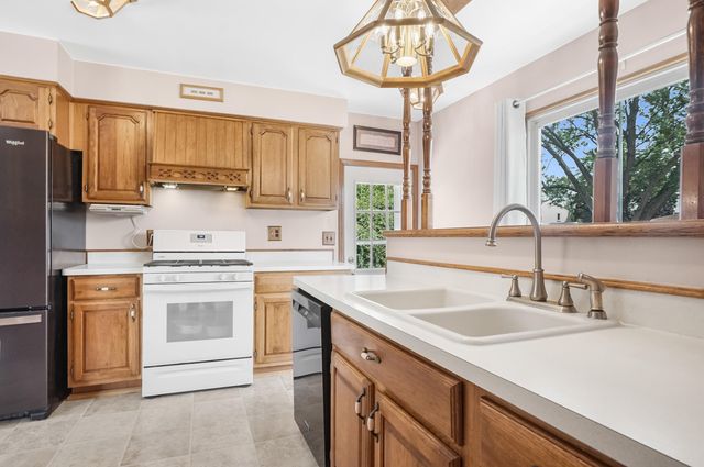 35046 Nancy Street, Westland, MI 48186