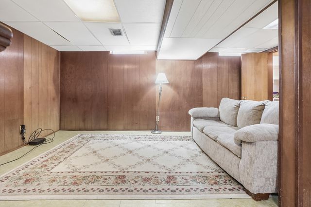 35046 Nancy Street, Westland, MI 48186