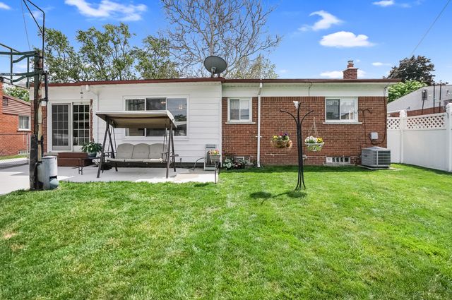 35046 Nancy Street, Westland, MI 48186