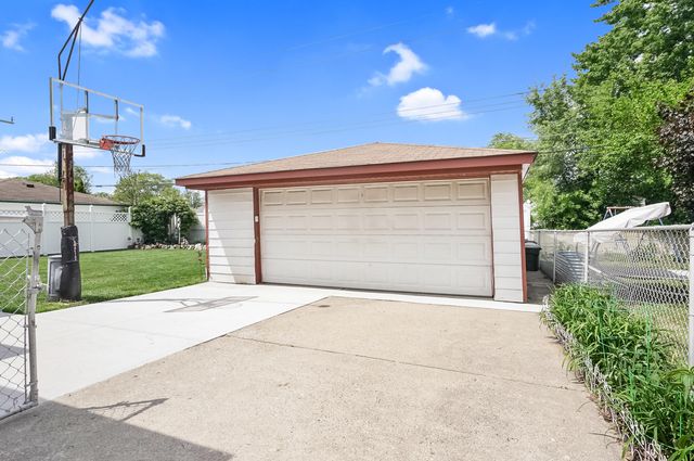 35046 Nancy Street, Westland, MI 48186
