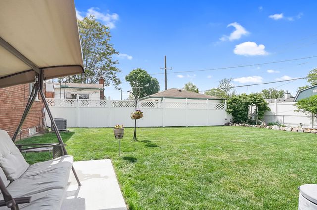 35046 Nancy Street, Westland, MI 48186