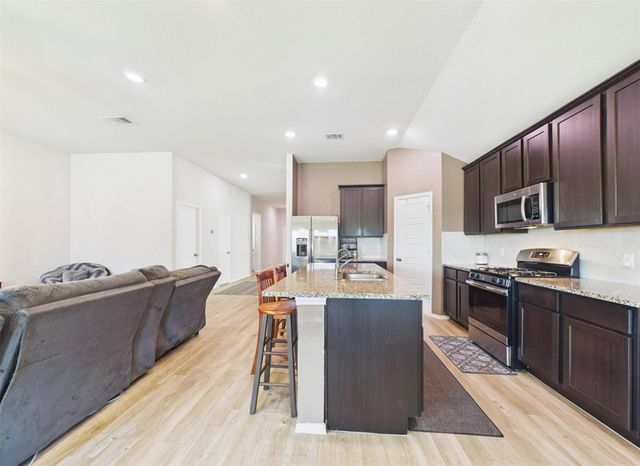 1237 Steed Bluff Drive, Alvin, TX 77511