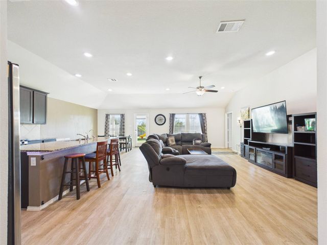 1237 Steed Bluff Drive, Alvin, TX 77511