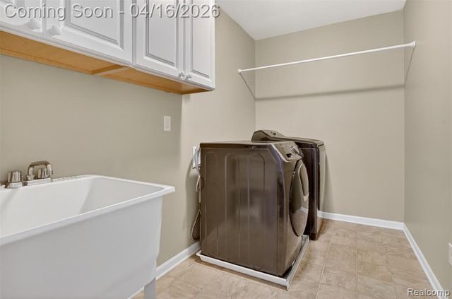 3595 Hogan Circle, Rochester, MI 48307