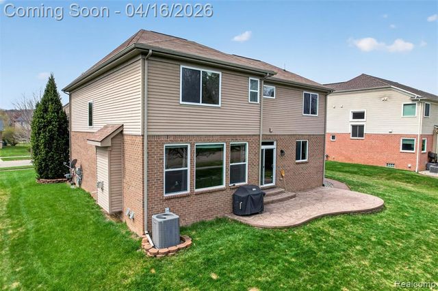 3595 Hogan Circle, Rochester, MI 48307
